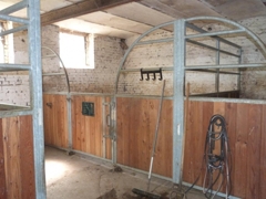 Pferdestall mit 6 Boxen