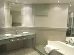 Exklusives Bad mit Dampfsauna EG