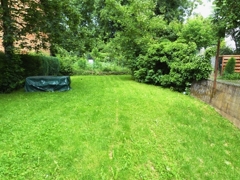 Grünfläche hinterm Haus