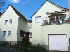 Ansicht von Süden mit Garage