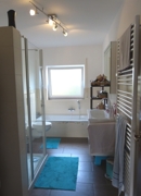 Modernes Tageslichtbad