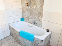 Badewanne im Bad EG