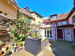 Hausansicht mit Terrasse