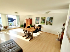 Lichtdurchfluteter Wohn-Essbereich  Foto 1