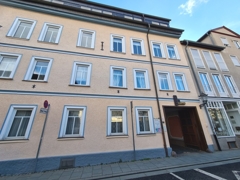 Straßenansicht mit Hofeingang