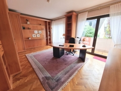 Schlafzimmer mit Balkon EG