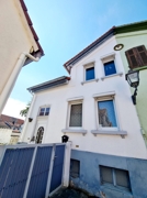 Hausansicht von der Straße 
