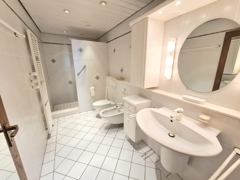 Großes Duschbad UG