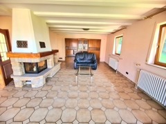Wohnzimmer mit Kamin