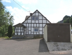 Eingang ELW, Garage und Stellplätze