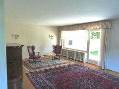 Wohnzimmer mit Zugang zur Terrasse