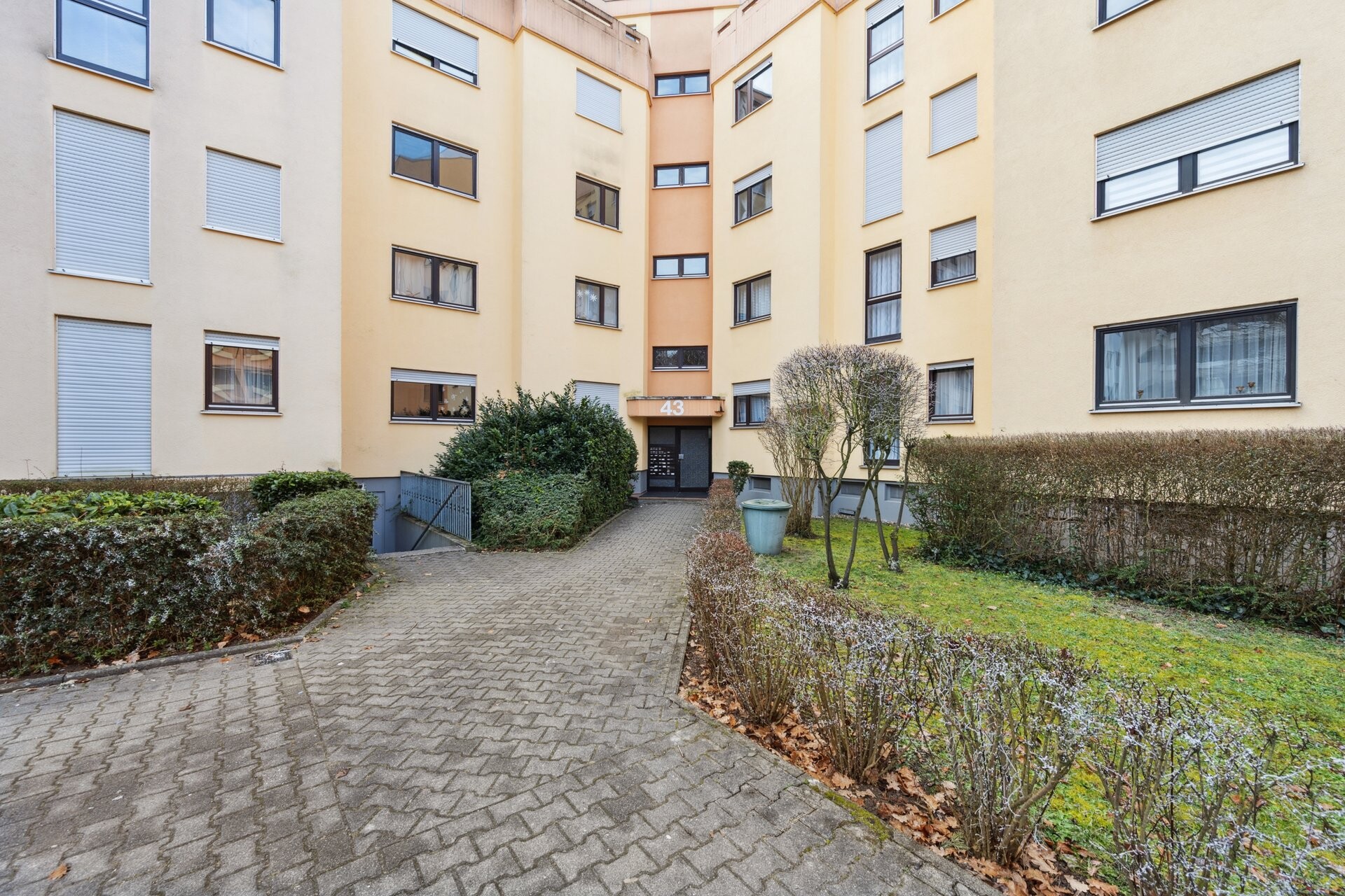 Estate Picture
