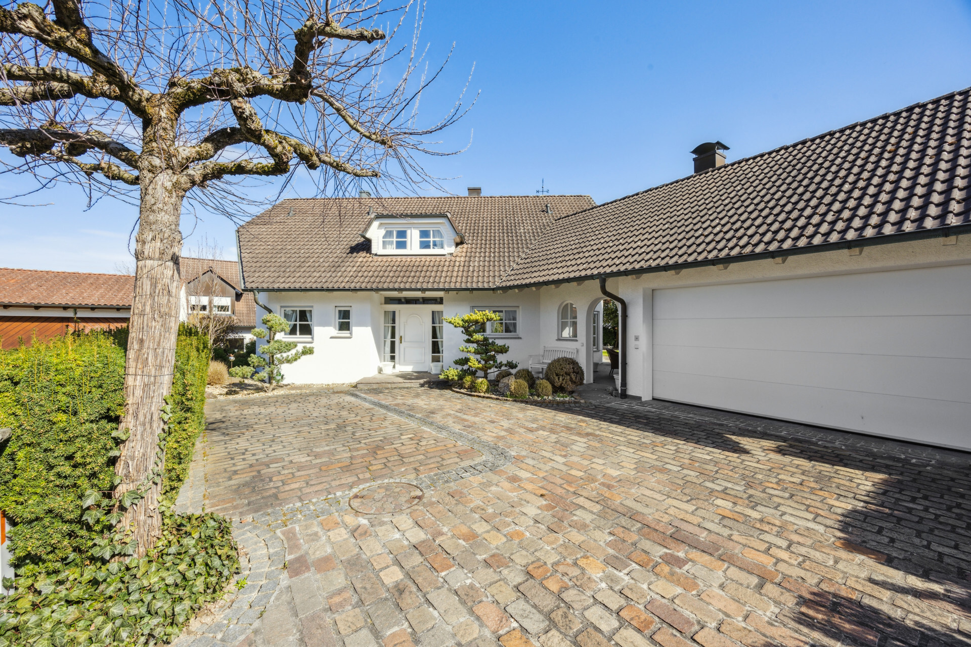 Estate Picture