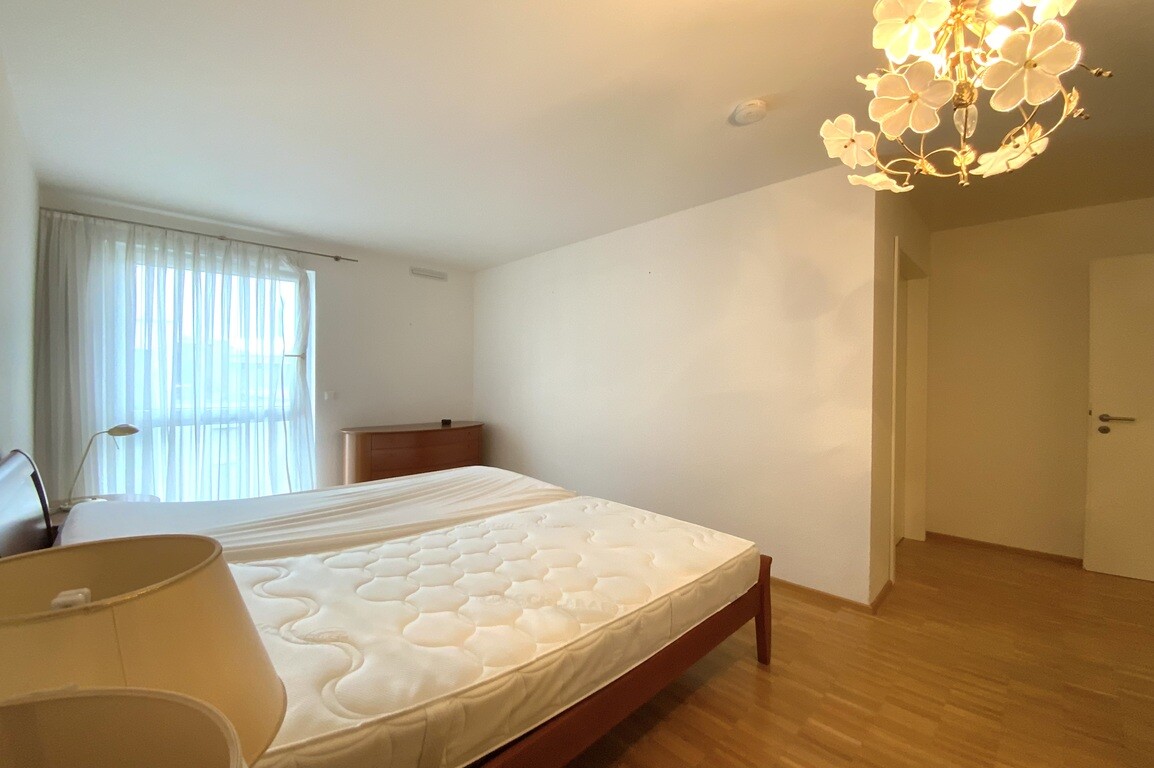 Schlafzimmer > Zugang Duschbad