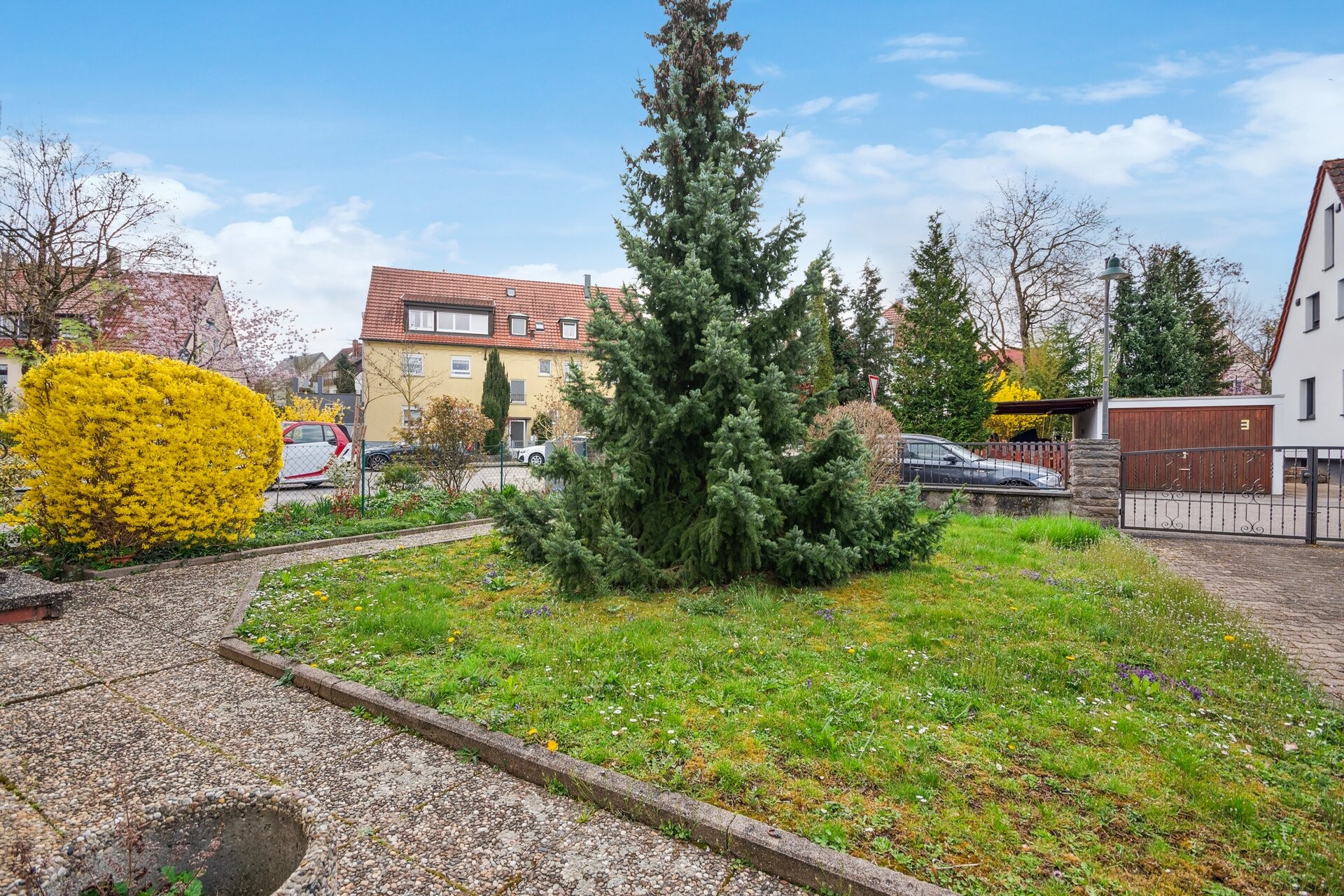 Estate Picture