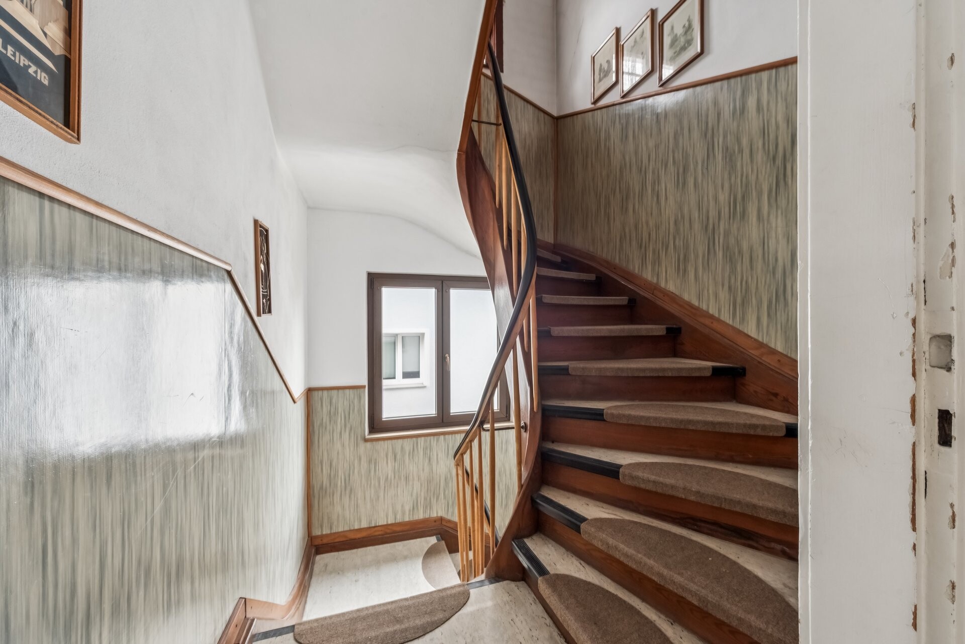 Estate Picture