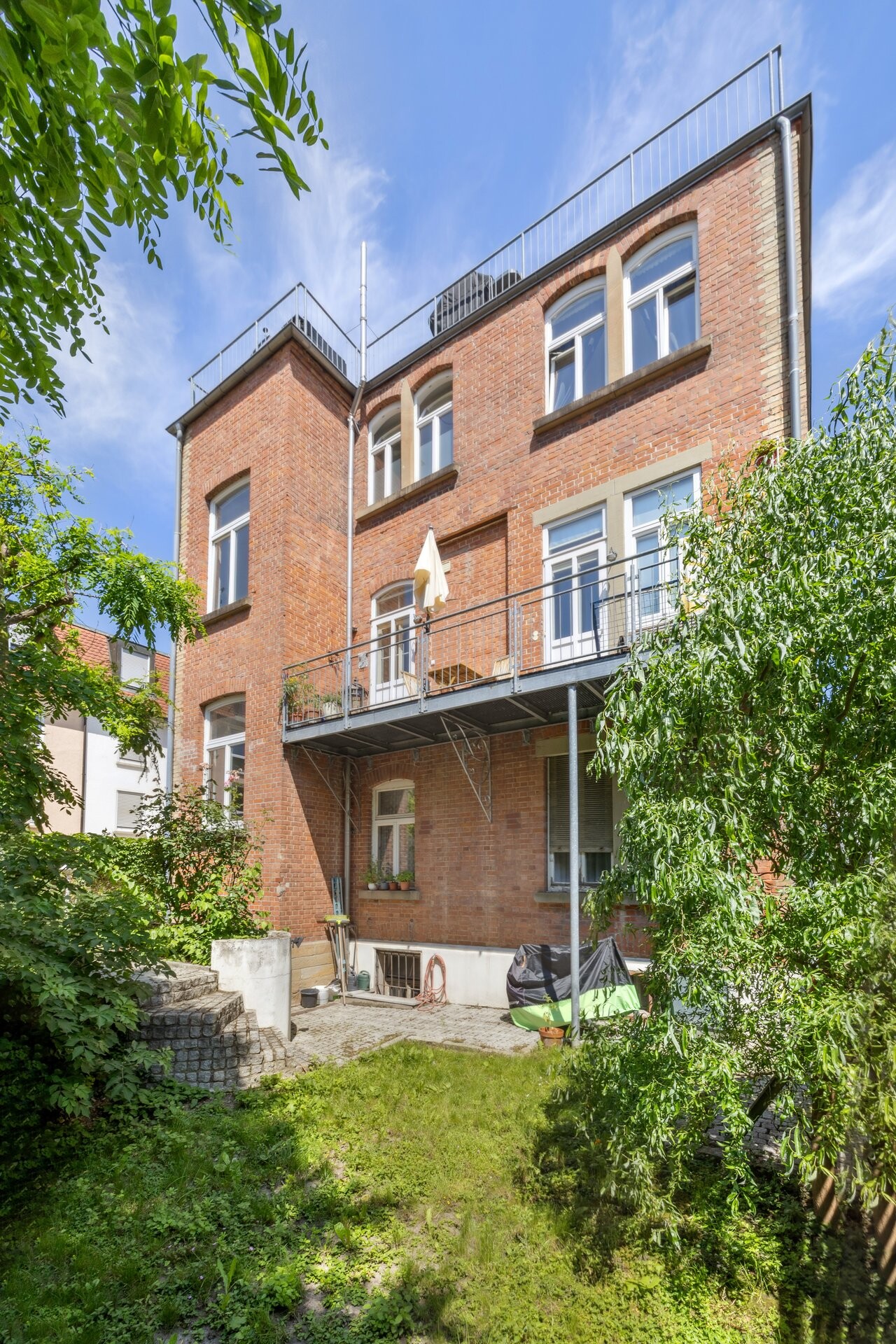 Estate Picture