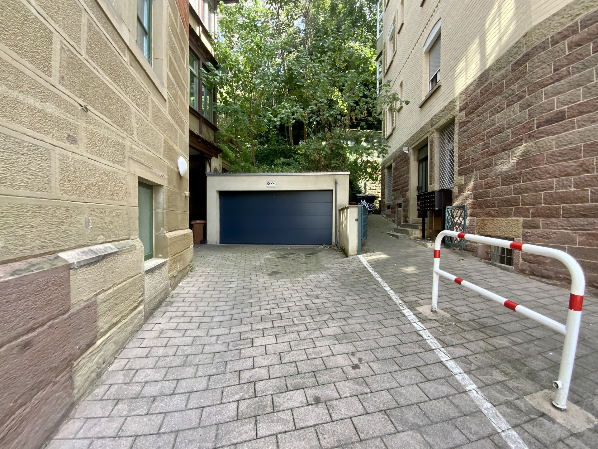 Estate Picture