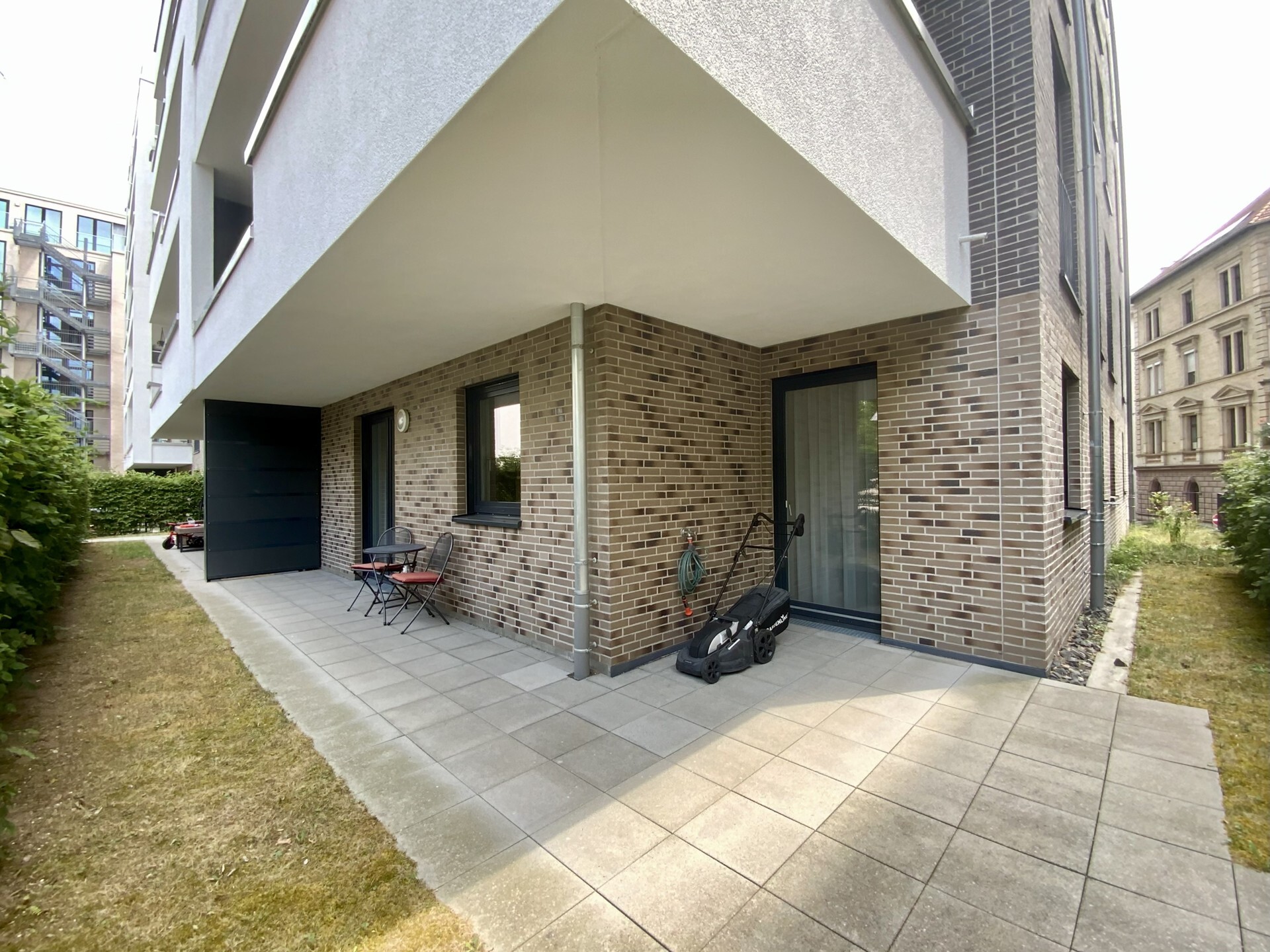 Estate Picture
