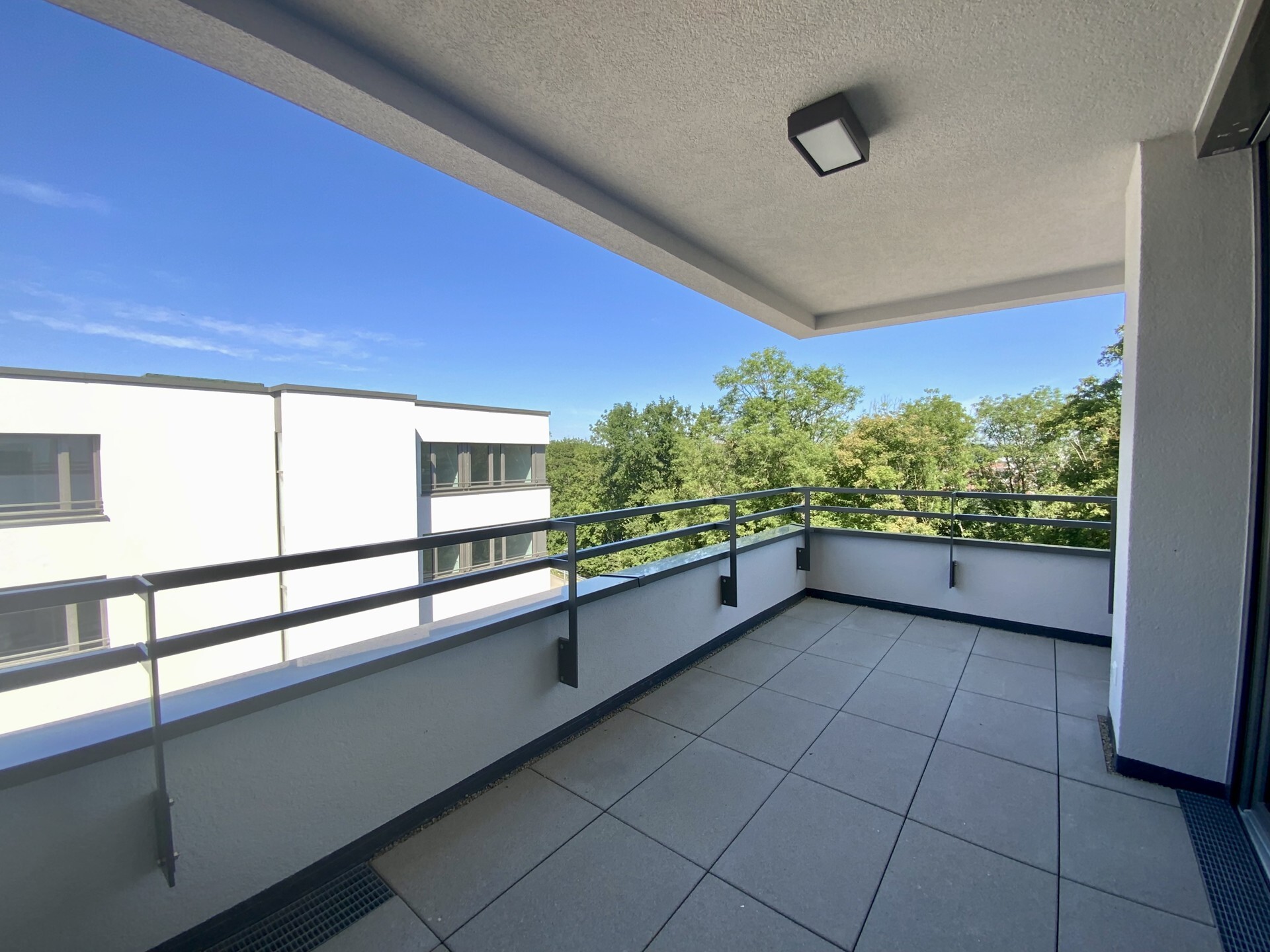 Estate Picture