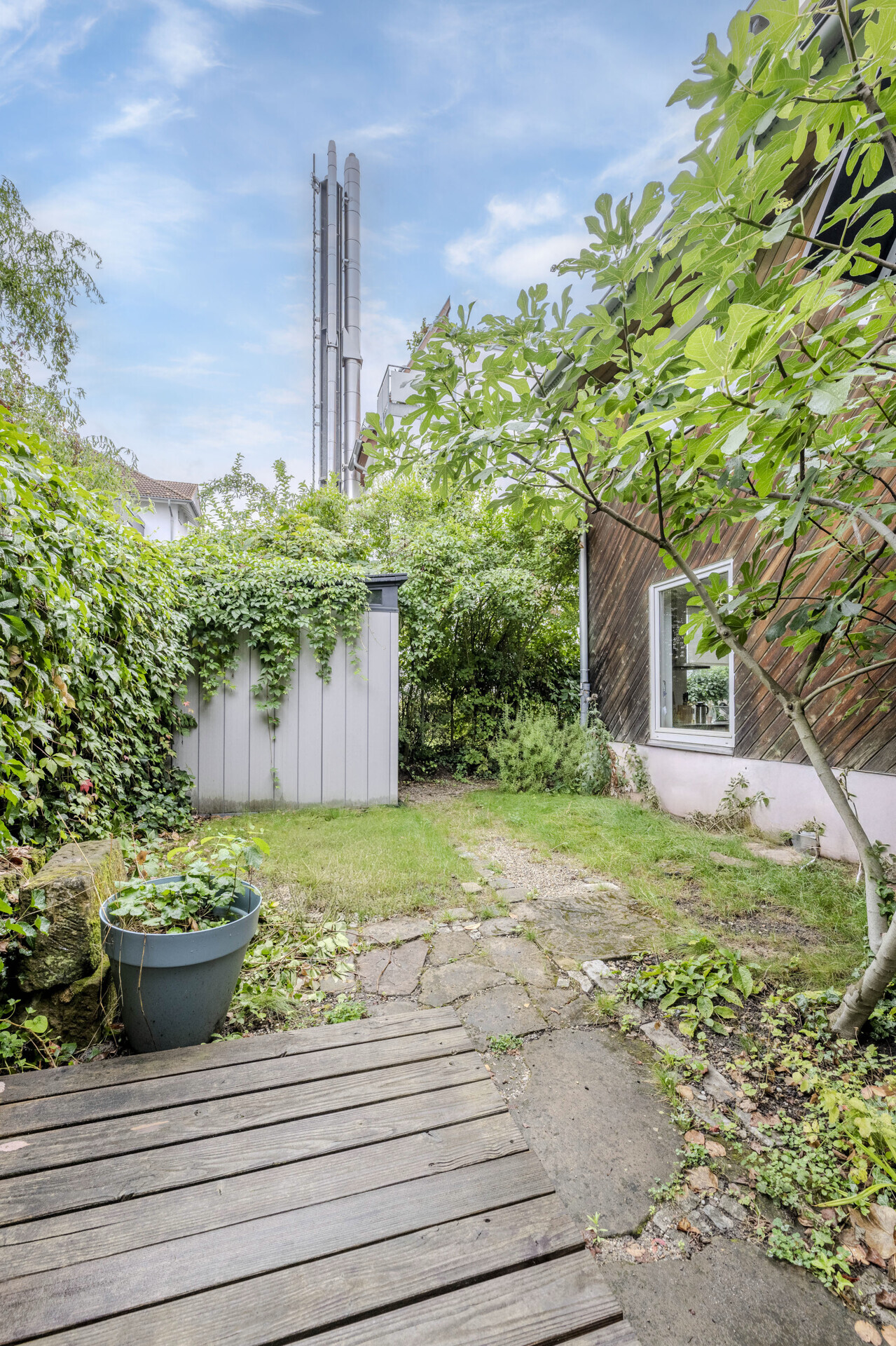 Estate Picture
