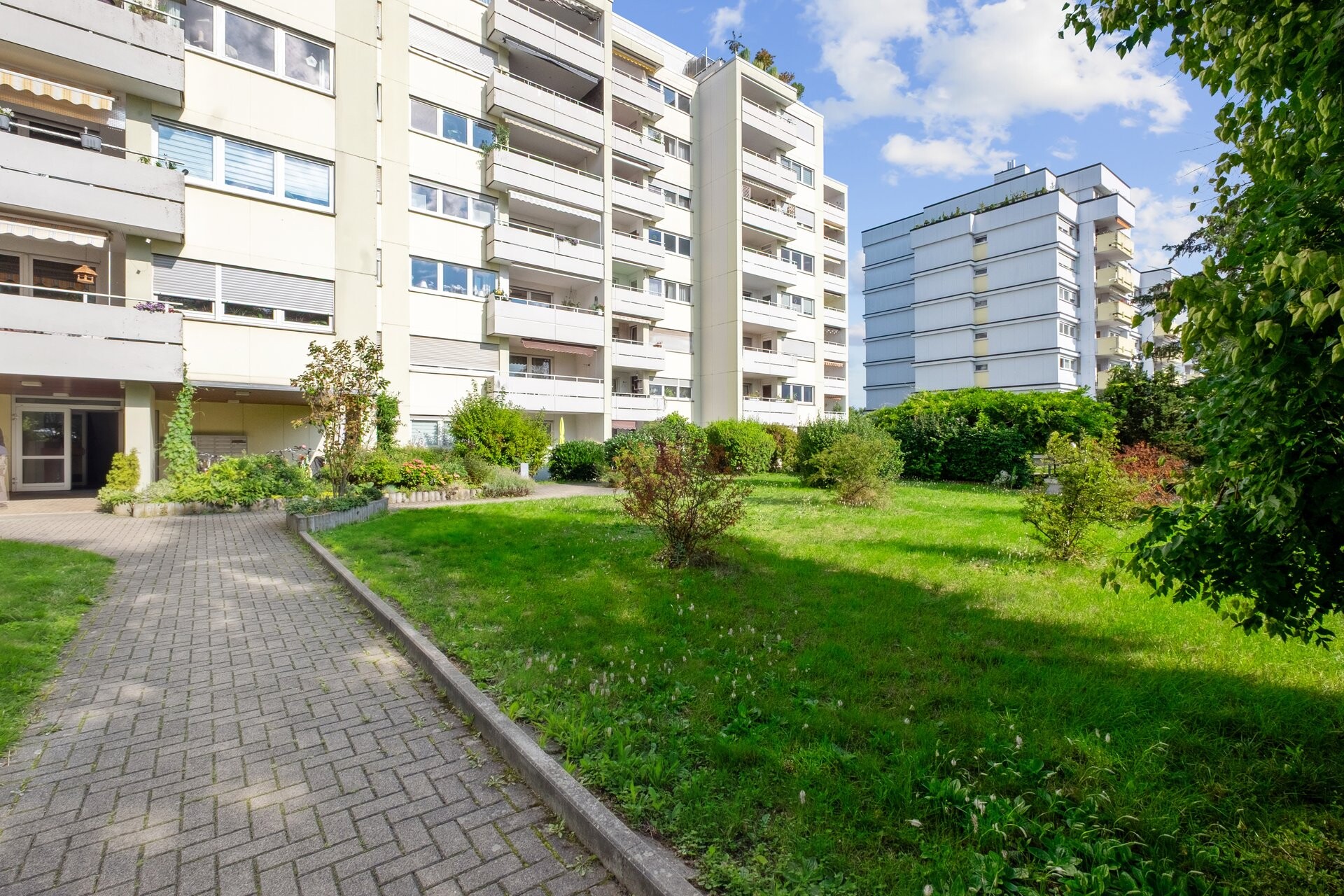 Estate Picture