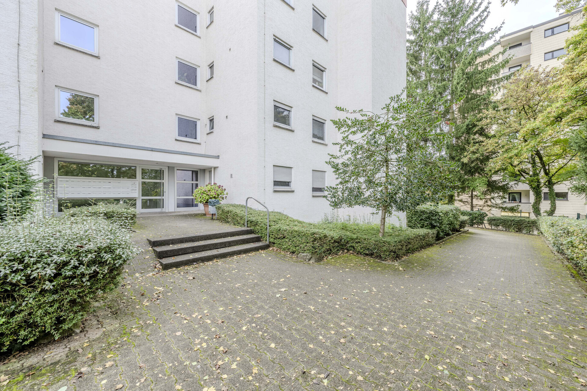 Estate Picture
