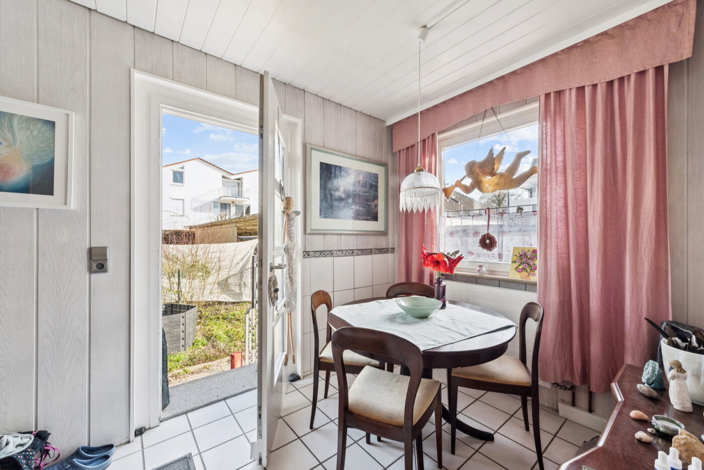 Immobiliensuche Detail View | Image Name - Image Alt Esszimmer mit Zugang zum Hintergarten