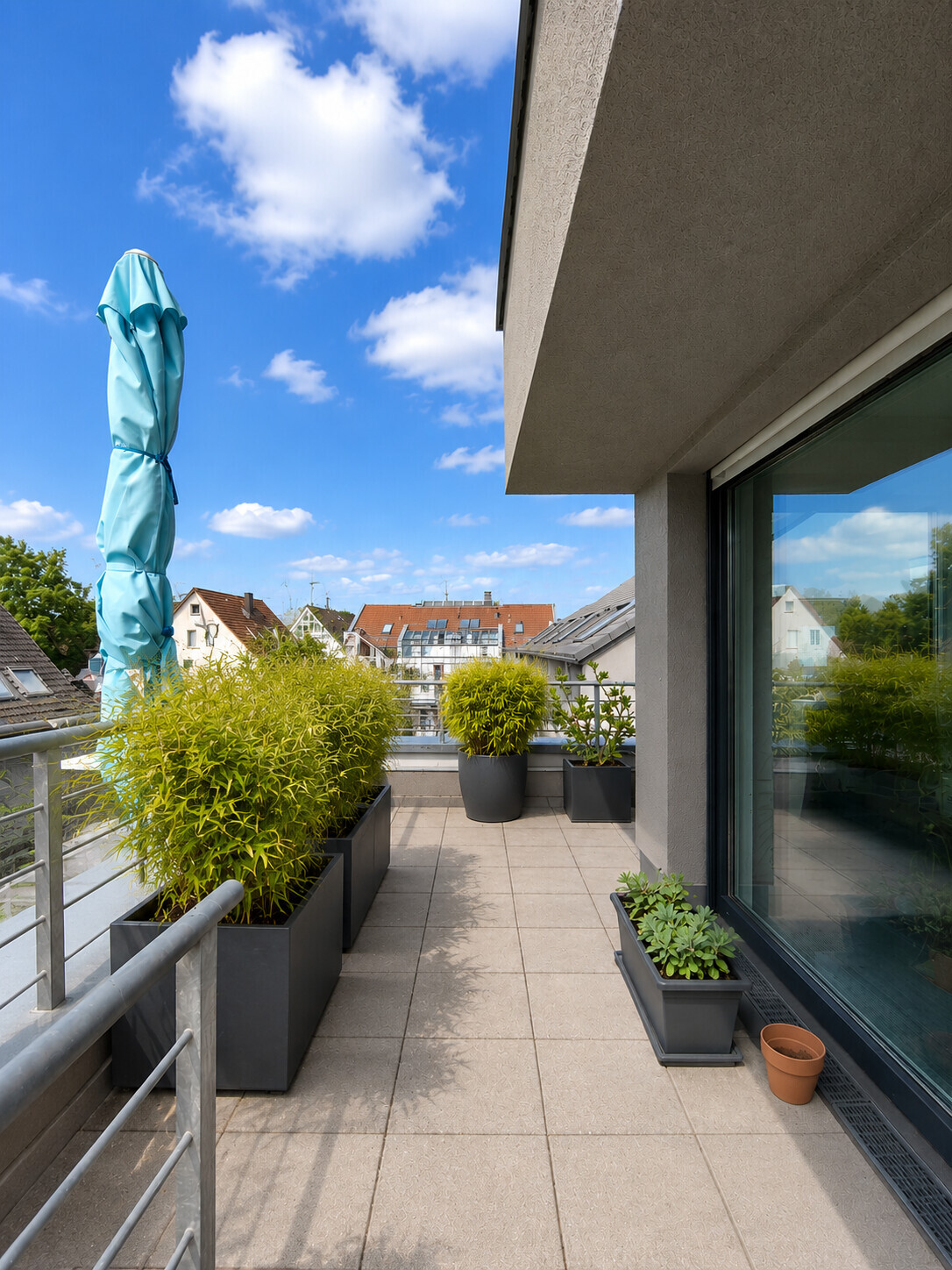 Immobiliensuche Detail View | Image Name - Image Alt Südliche Terrasse - Unverbindliche Visualisierung KI-überarbeitet
