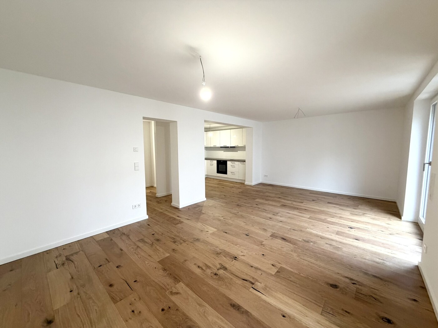 Immobiliensuche Detail View | Image Name - Image Alt Wohn- und Esszimmer