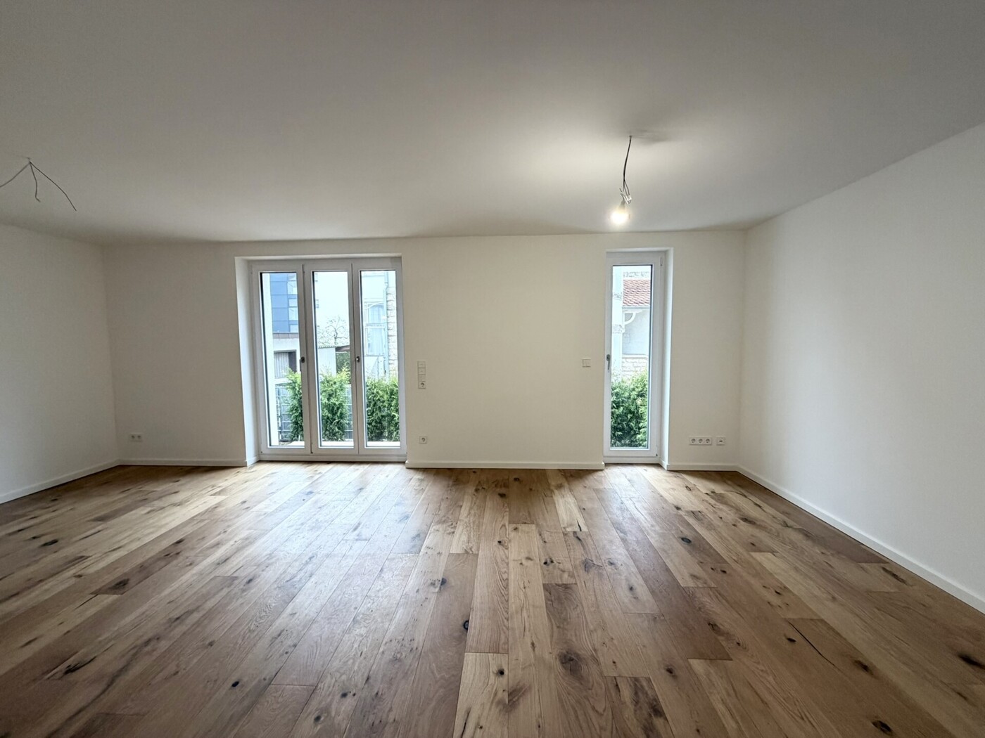 Immobiliensuche Detail View | Image Name - Image Alt Wohn- und Esszimmer