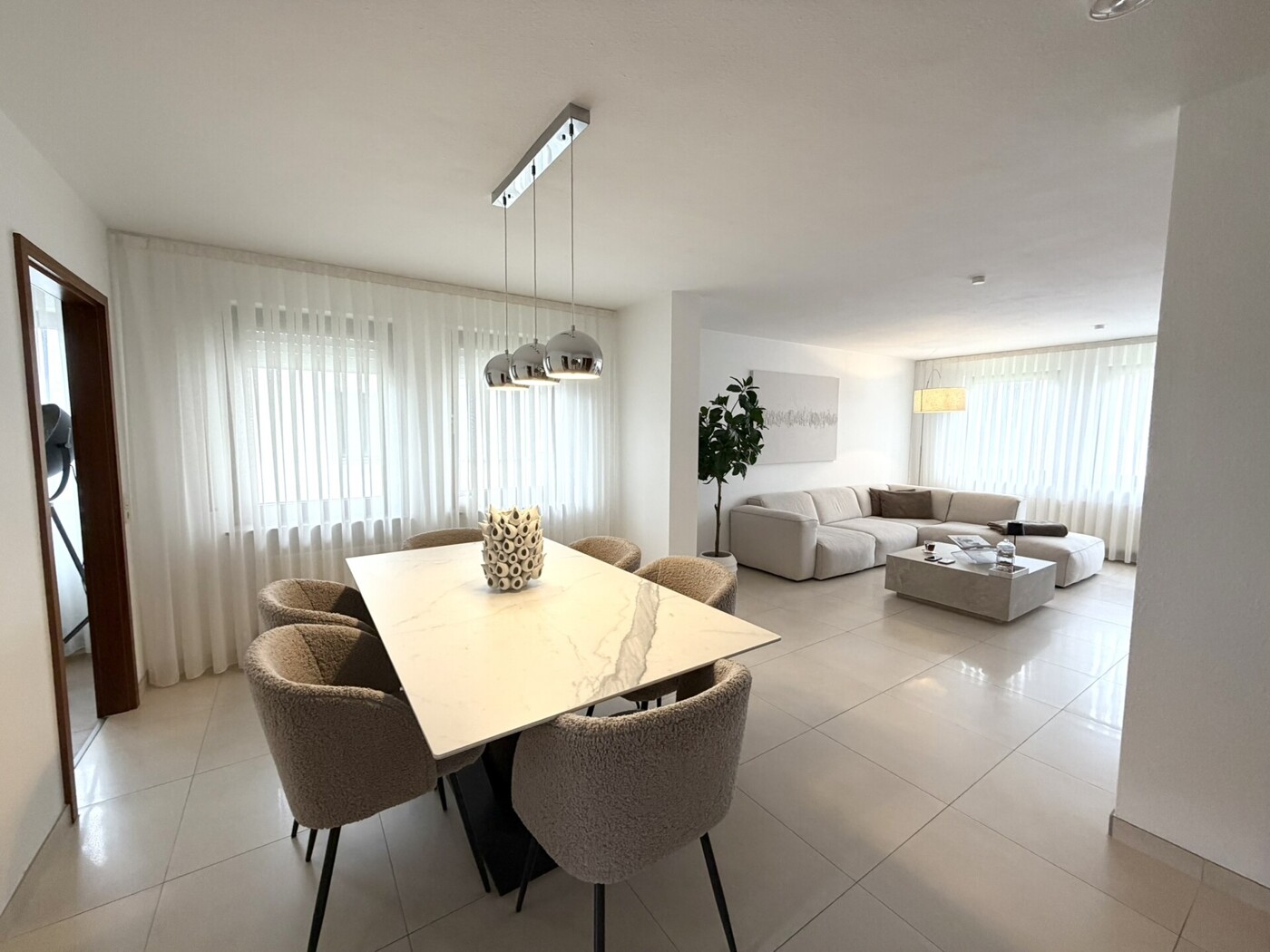 Immobiliensuche Detail View | Image Name - Image Alt Wohn- und Esszimmer