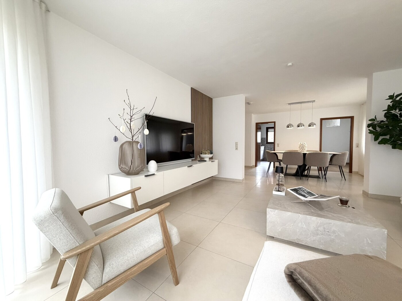 Immobiliensuche Detail View | Image Name - Image Alt Wohn- und Esszimmer