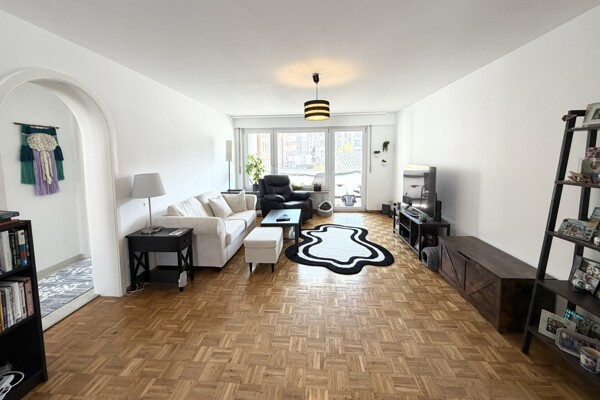 Immobiliensuche Detail View | Image Name - Image Alt Wohn- und Esszimmer