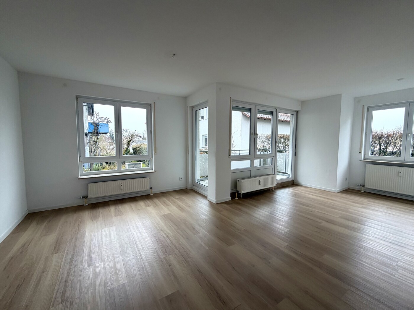 Immobiliensuche Detail View | Image Name - Image Alt Wohn- und Esszimmer
