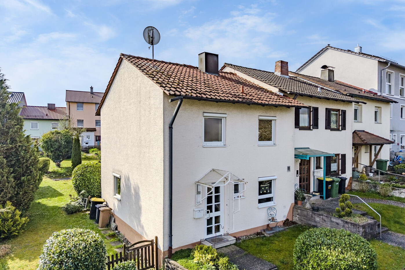 Immobiliensuche Detail View | Image Name - Image Alt Charmantes Reiheneckhaus mit großem Garten – perfekt für Familien & Paare