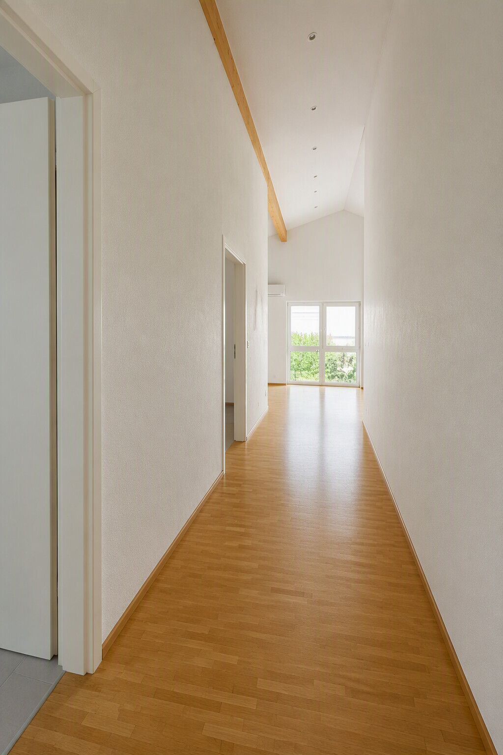 Immobiliensuche Detail View | Image Name - Image Alt Flur - KI generiert