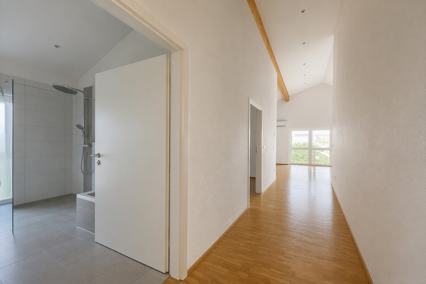 Immobiliensuche Detail View | Image Name - Image Alt Flur - KI generiert