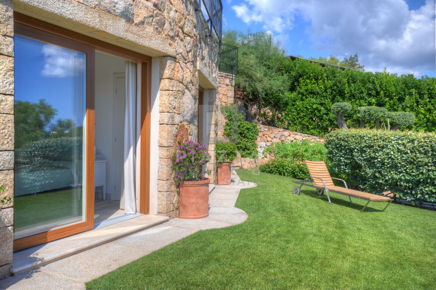 Giardino camere esterne 2.jpg