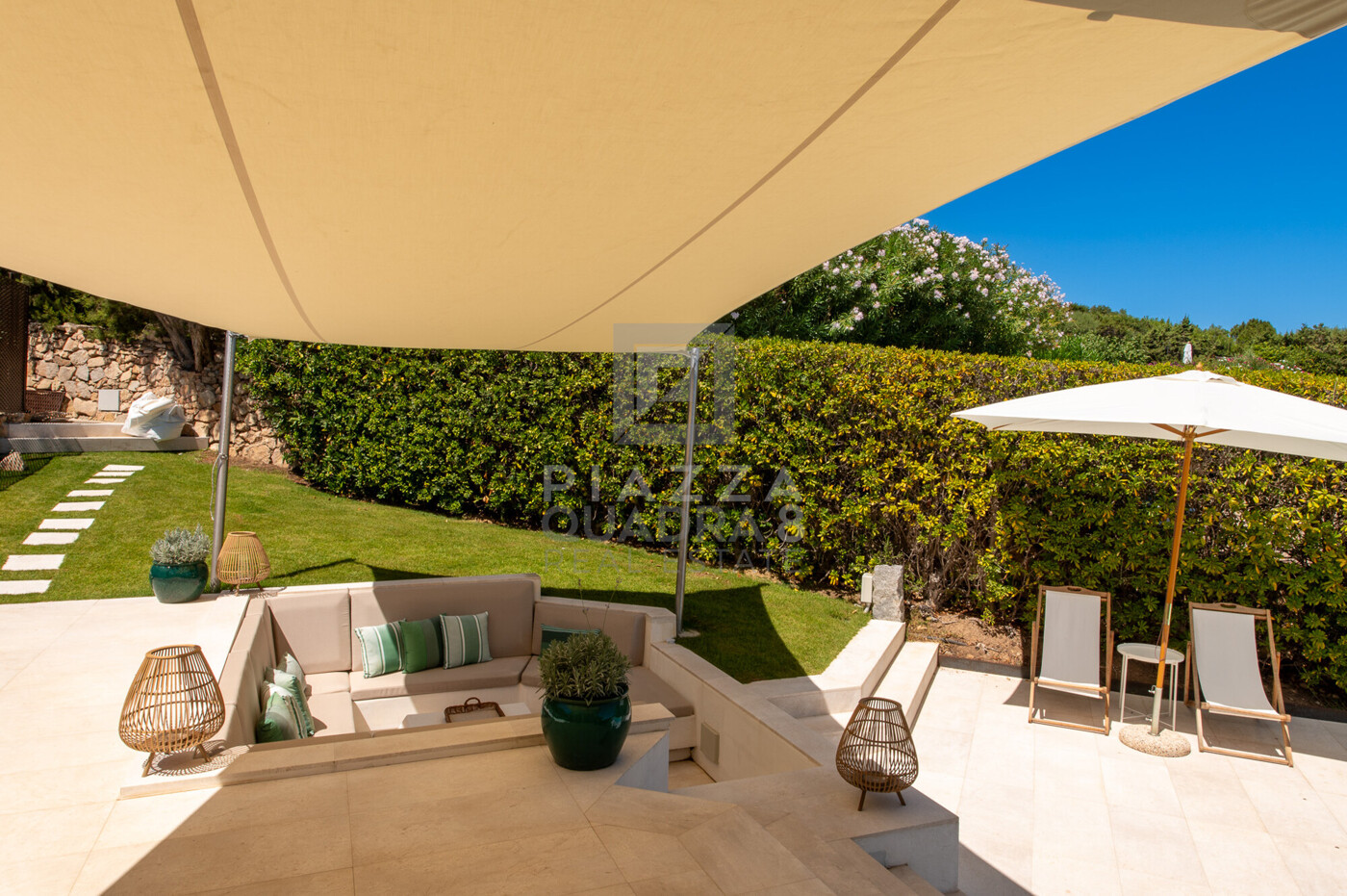 Salotto esterno 2