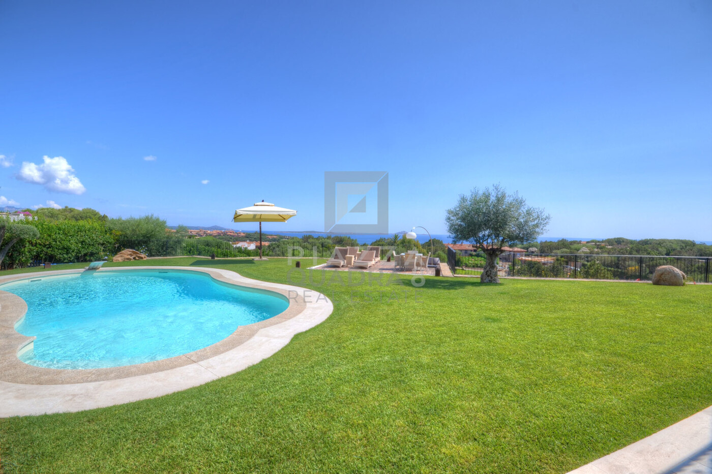 Giardino piscina