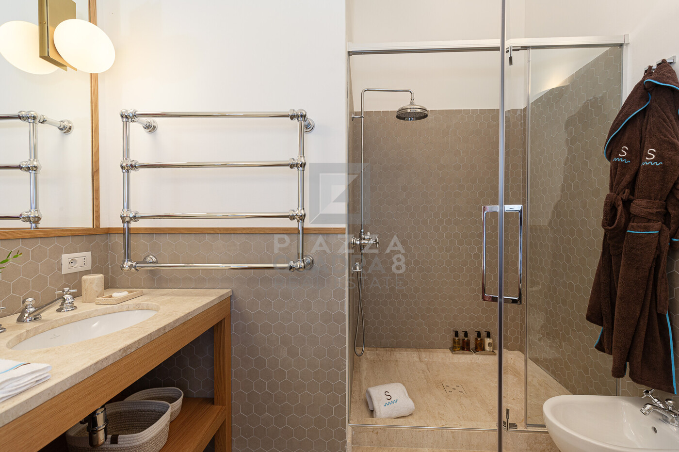 BATHROOM 1 B