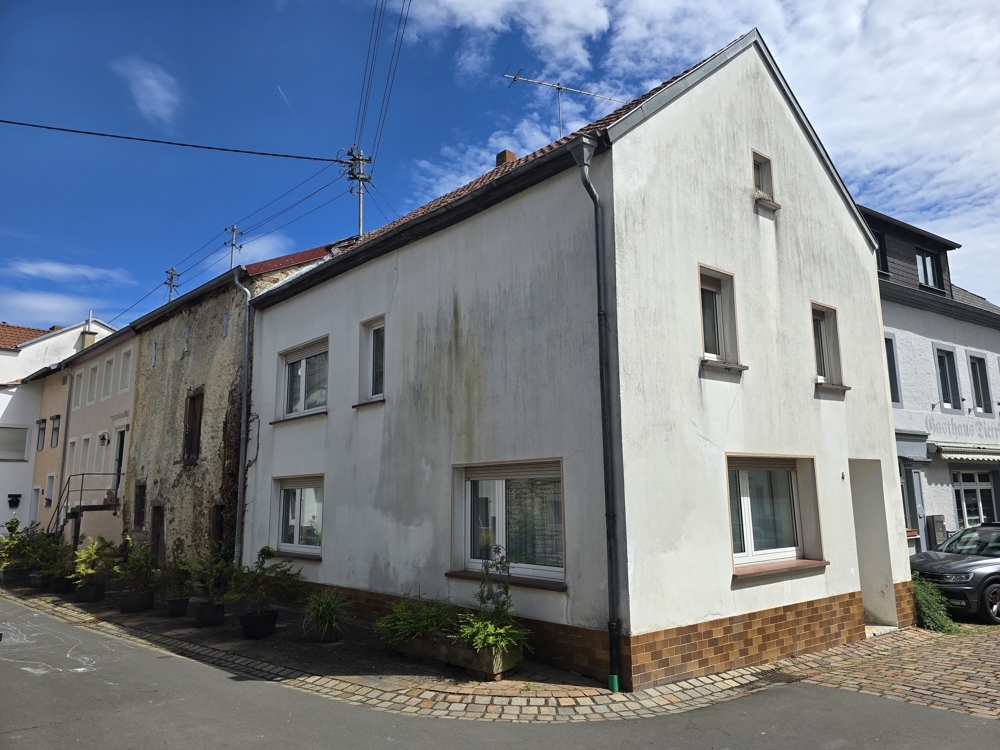 Wohnhaus mit Scheune 