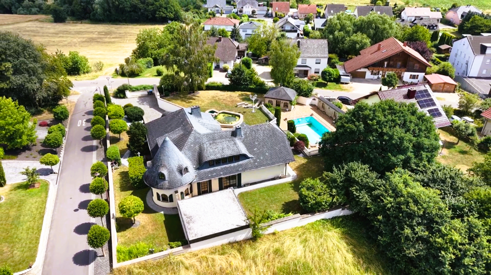 Luftaufnahme Anwesen Villa Newel- Besslich