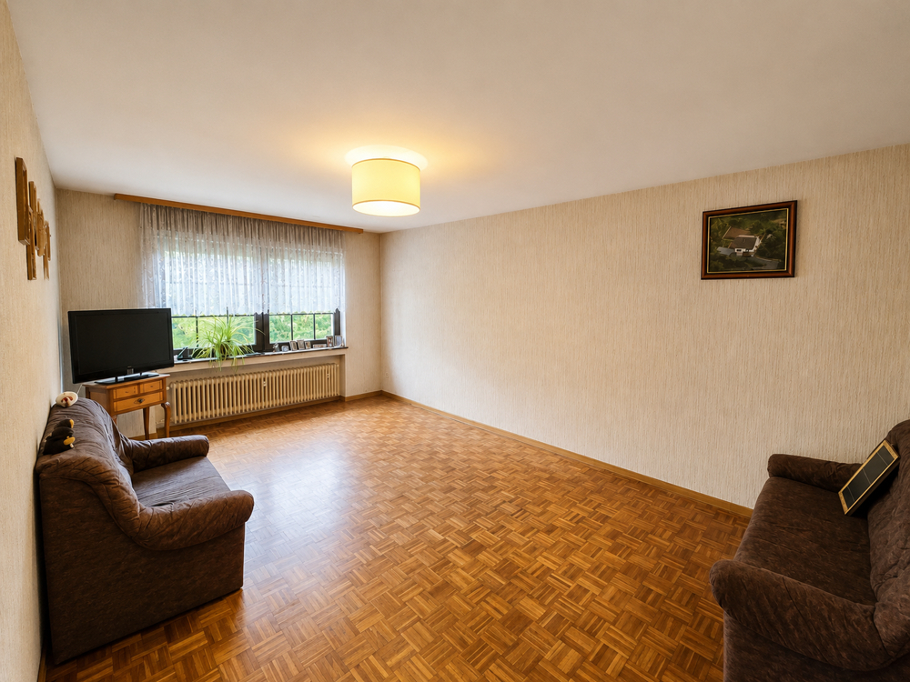 Gemütliches Wohnzimmer mit natürlichem Licht