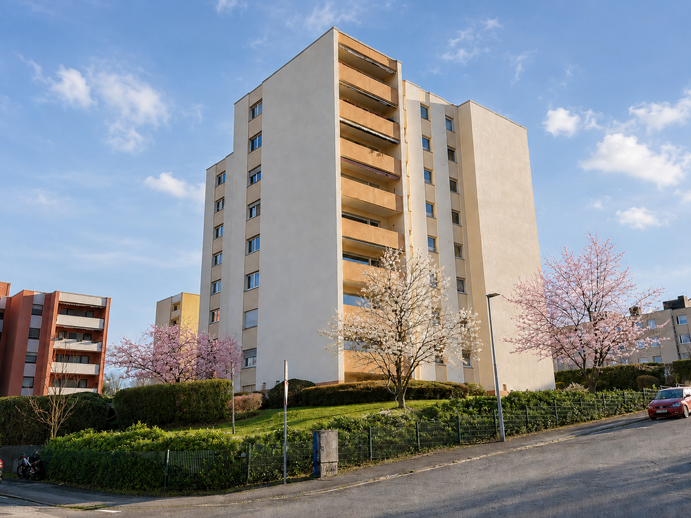 Gepflegter Apartmentkomplex an ruhiger Straßenecke