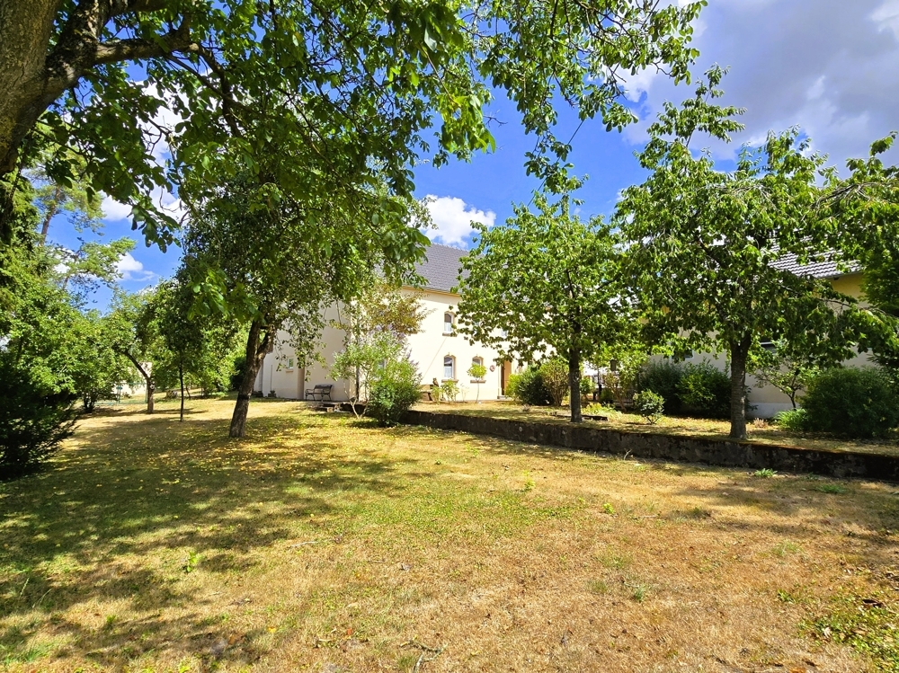 Blick aus dem Garten auf das Wohnhaus 