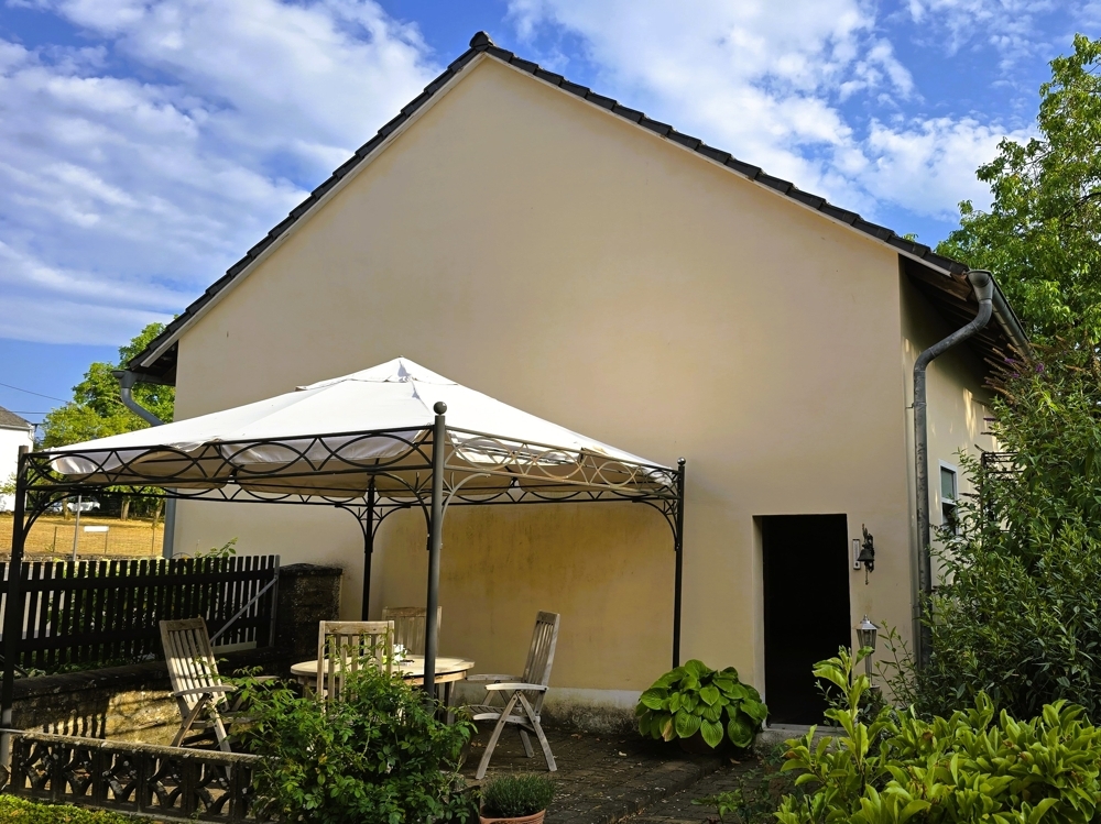 Große Terrasse für entspannte Stunden