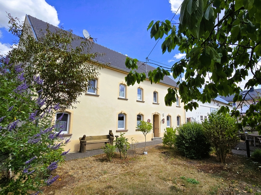 Idyllisches Familienanwesen mit historischem Charme 