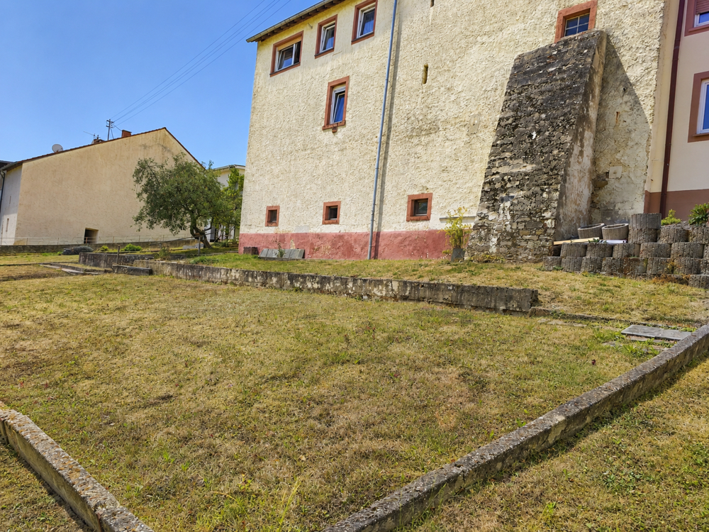 Großzügige Gartenfläche mit vielseitigem Gestaltungspotenzial